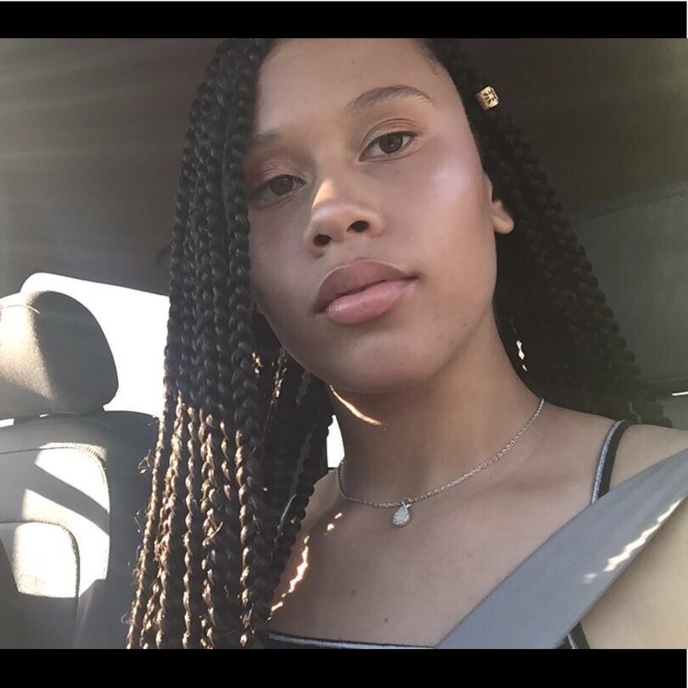 Meet your Posher, Alexis